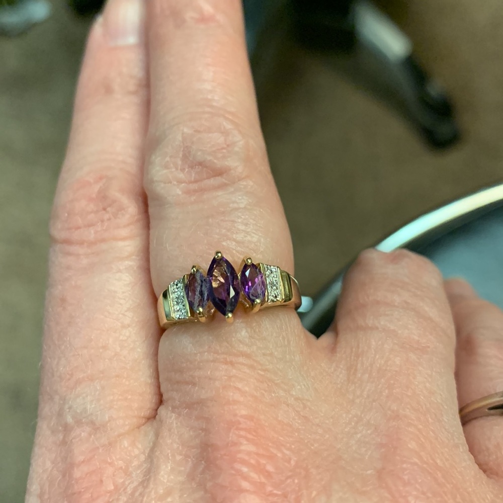 10kt Solid Gold Amethyst and Diamond ring - Picture 6 of 13